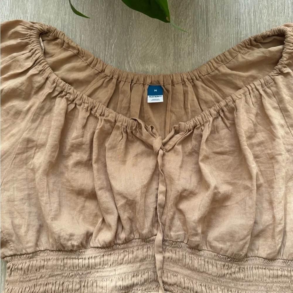 Old Navy puff-sleeve smocked poet blouse tan size M